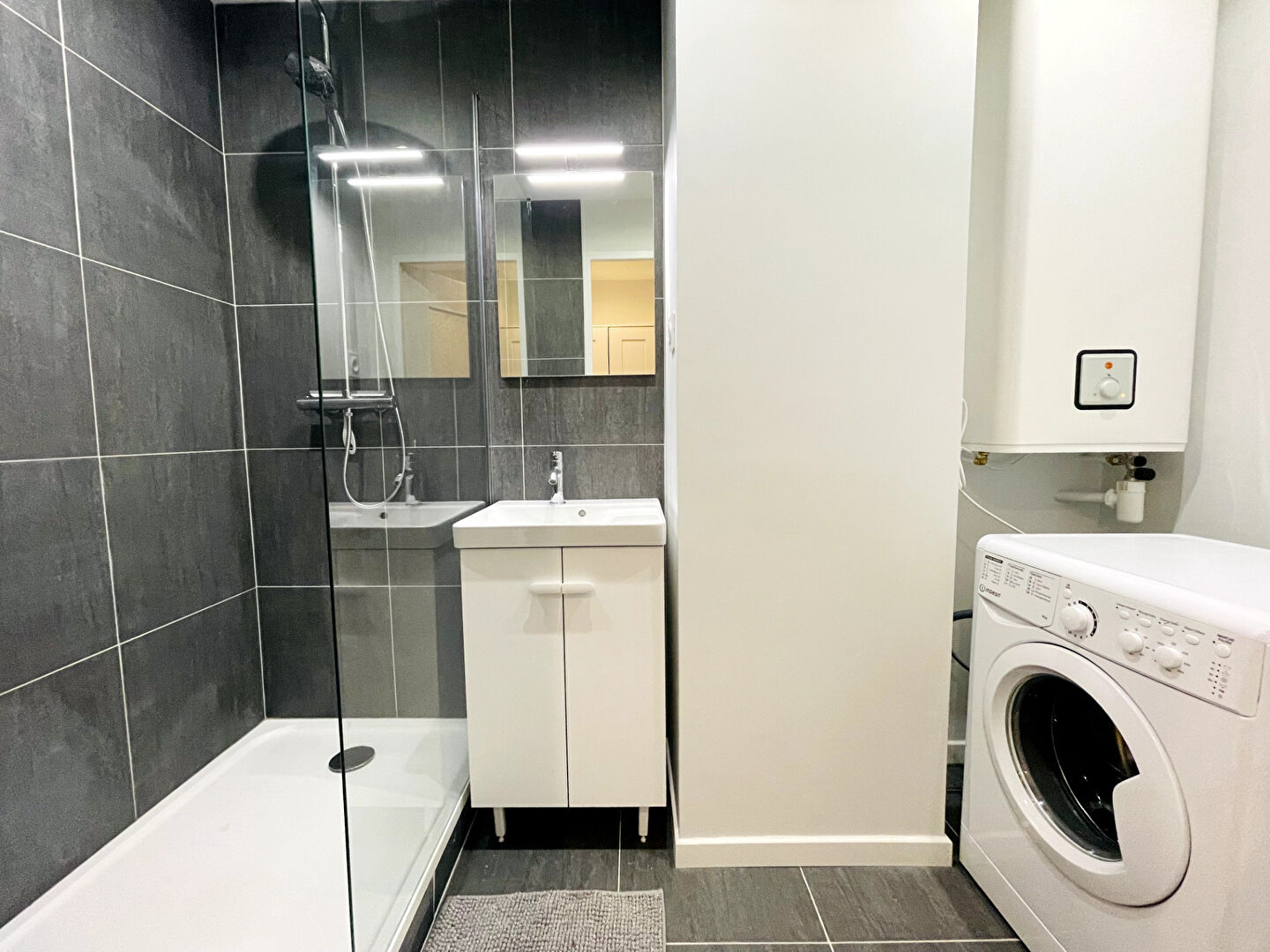 Photo 1 CHAMBRE DE COLOCATION VILLEURBANNE image 5/6