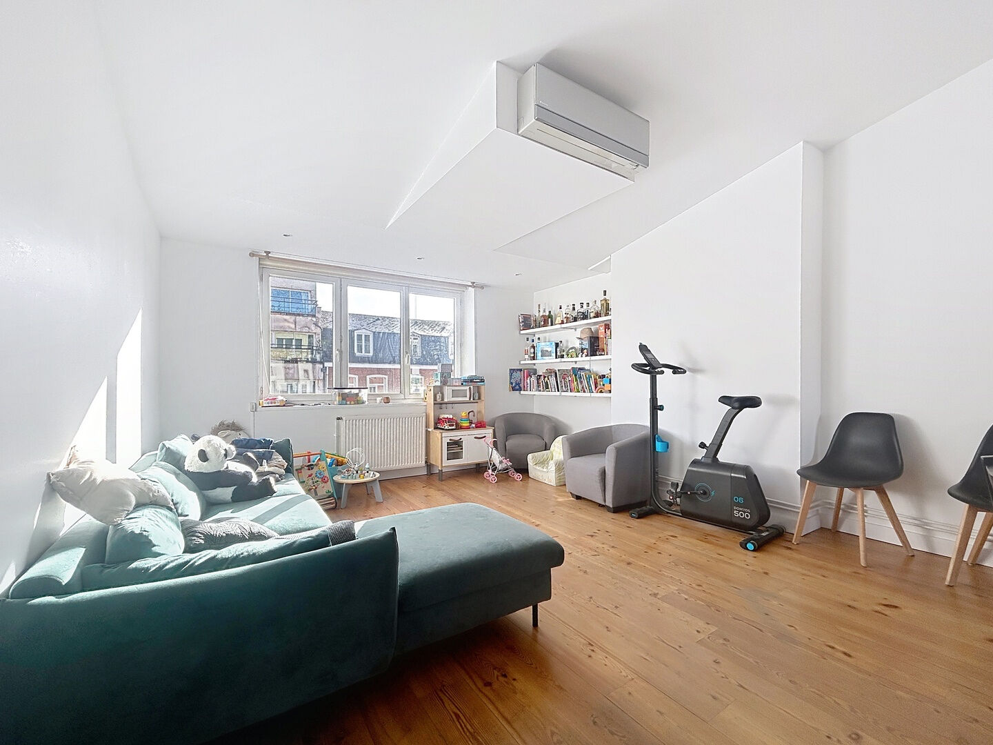 Appartement T4 avec place de parking sécurisée - centre de Lille non meublé