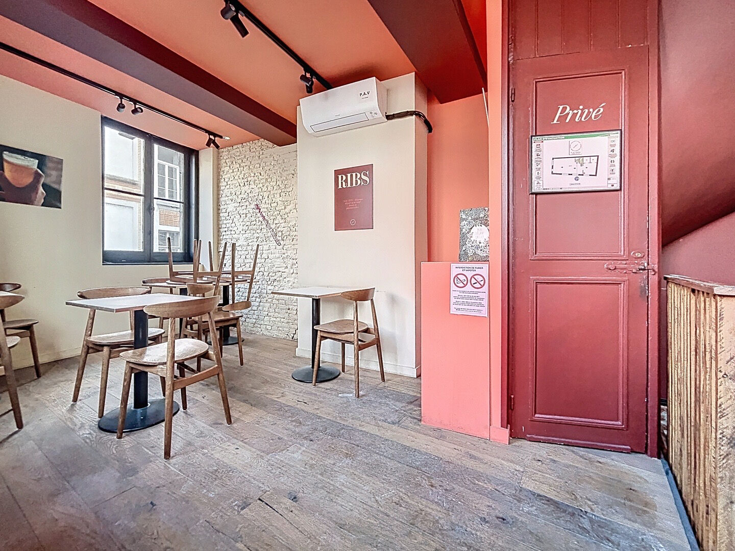 Baisse de prix - Local commercial en angle - 117 m2