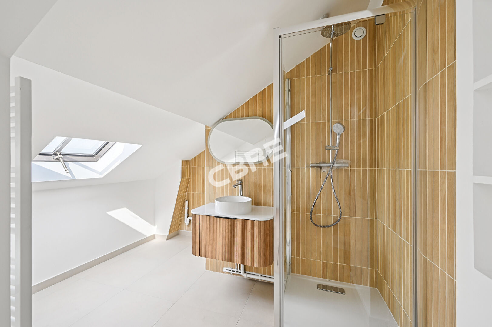 DERNIER ETAGE  ascenseur - Climatisé- APPARTEMENT  DEUX PIECES  rénové SECTEUR  Bon Marché - NOTRE DAME DES CHAMPS