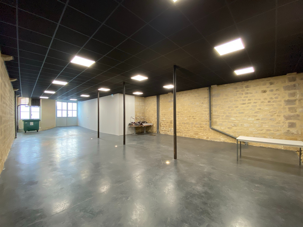 Agrandir la photo Divers à louer - 250.0 m2 - 33 - Gironde