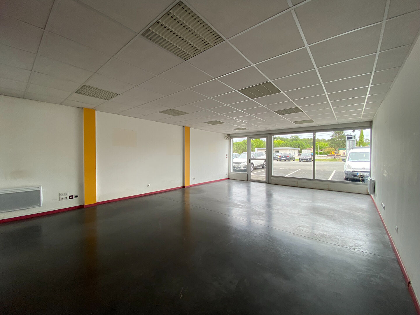 Agrandir la photo Local commercial à louer - 106.0 m2 - 33 - Gironde