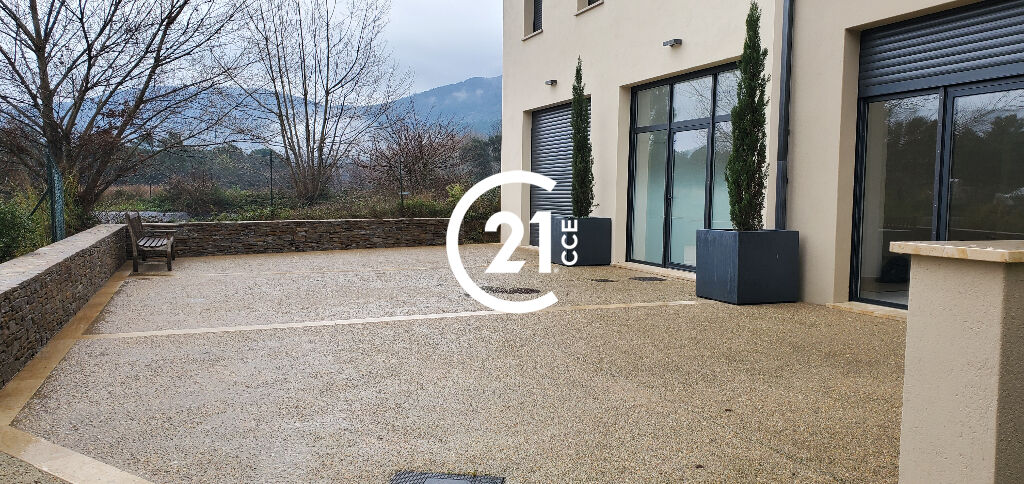 Agrandir la photo Local commercial à louer - 119.0 m2 - 83 - Var