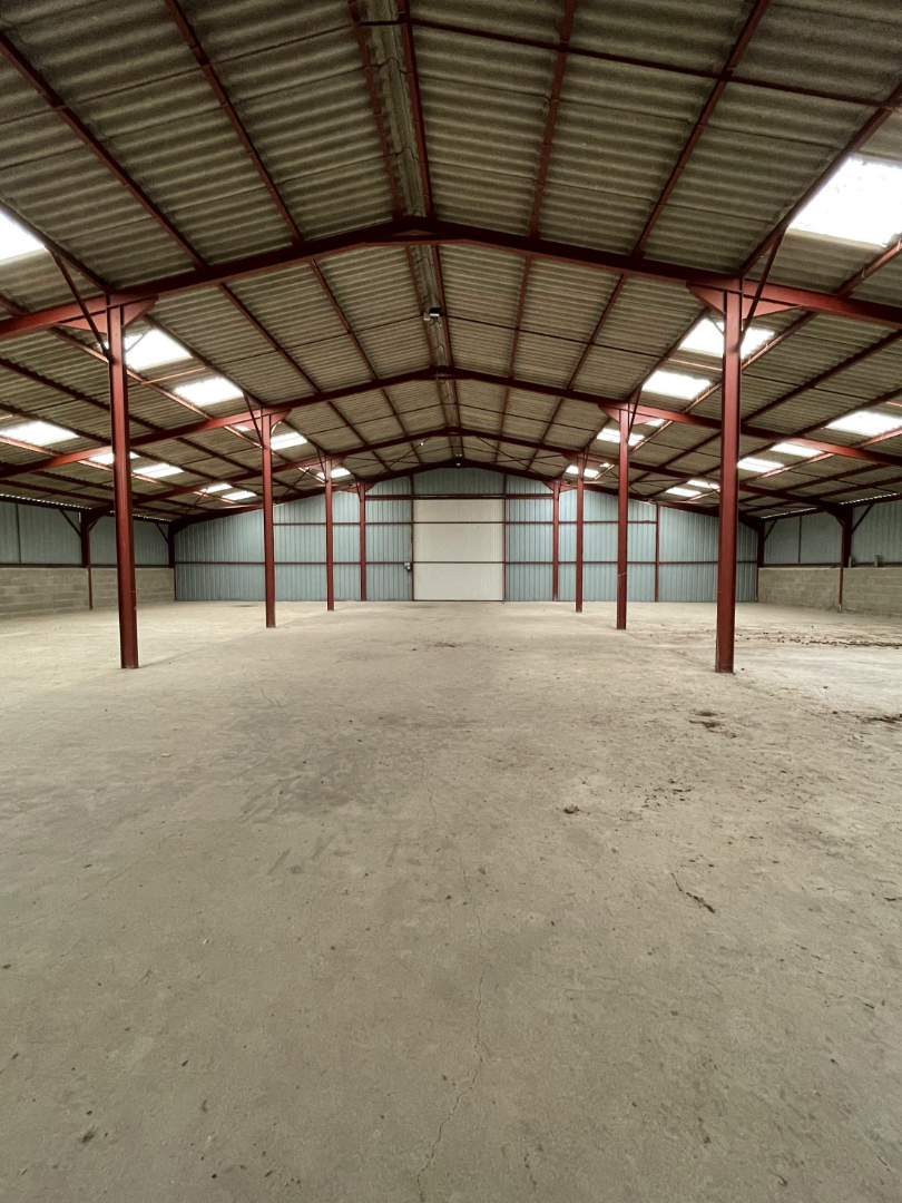 Agrandir la photo Entrepôt à vendre - 648.0 m2 - 39 - Jura