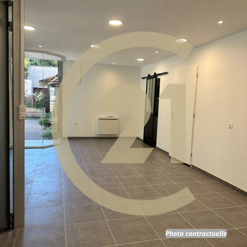 Local commercial à louer - 45.0 m2 - 39 - Jura