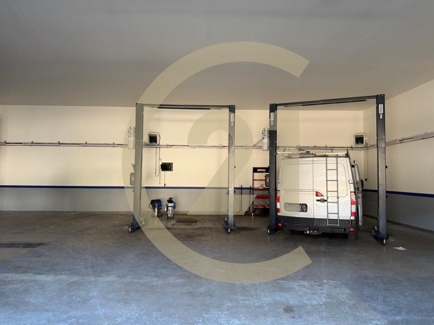 Local commercial à vendre - 4739.0 m2 - 01 - Ain