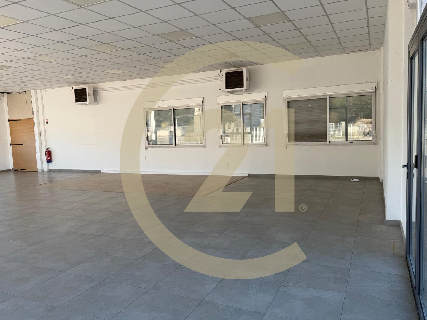 Local commercial à vendre - 4739.0 m2 - 01 - Ain