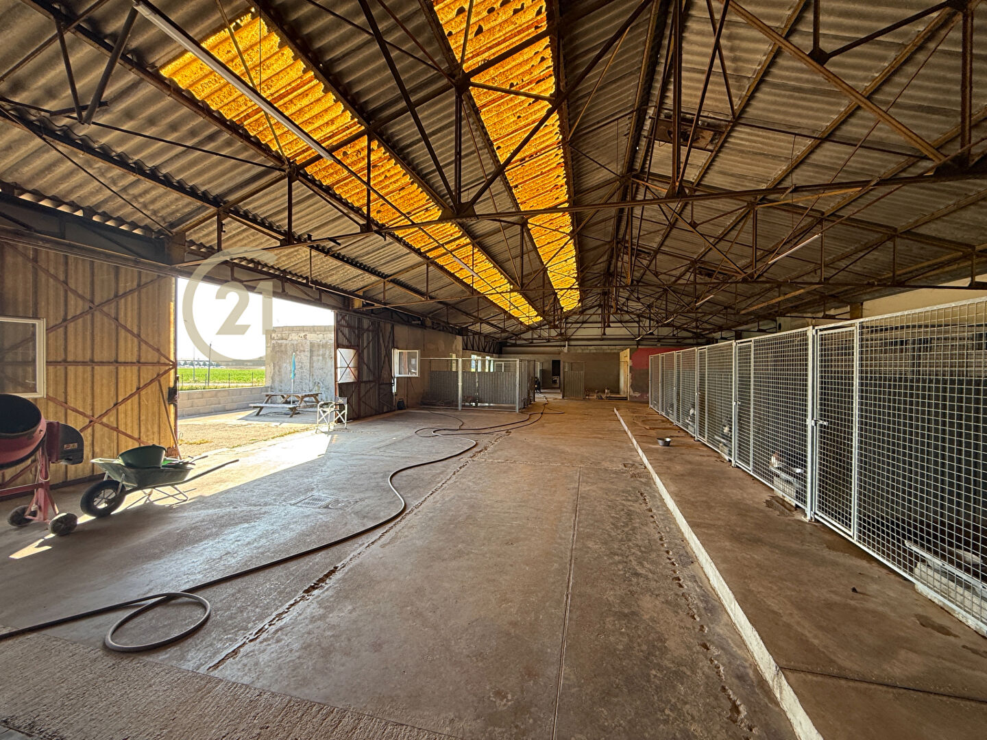 Local commercial à vendre - 1800.0 m2 - 71 - Saone-et-Loire