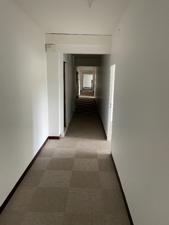 Agrandir la photo Bureaux à louer - 910.0 m2 - 64 - Pyrenees-Atlantiques