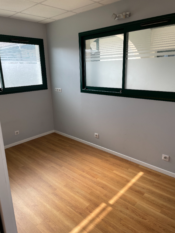 Agrandir la photo Bureaux à louer - 98.0 m2 - 64 - Pyrenees-Atlantiques
