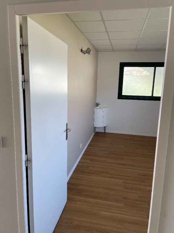 Agrandir la photo Bureaux à louer - 98.0 m2 - 64 - Pyrenees-Atlantiques