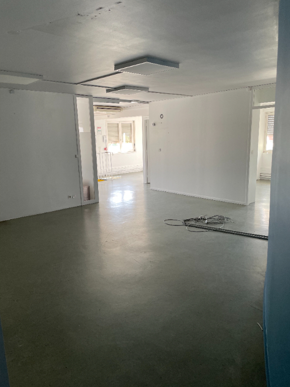 Agrandir la photo Bureaux à louer - 160.0 m2 - 64 - Pyrenees-Atlantiques