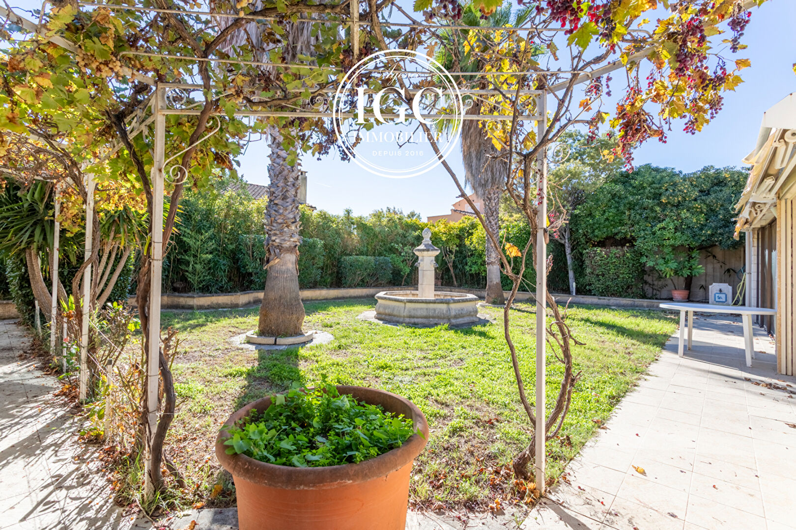 Photo MAISON TYPE 6 - 240 M² / 809 M² - MARIGNANE image 3/6