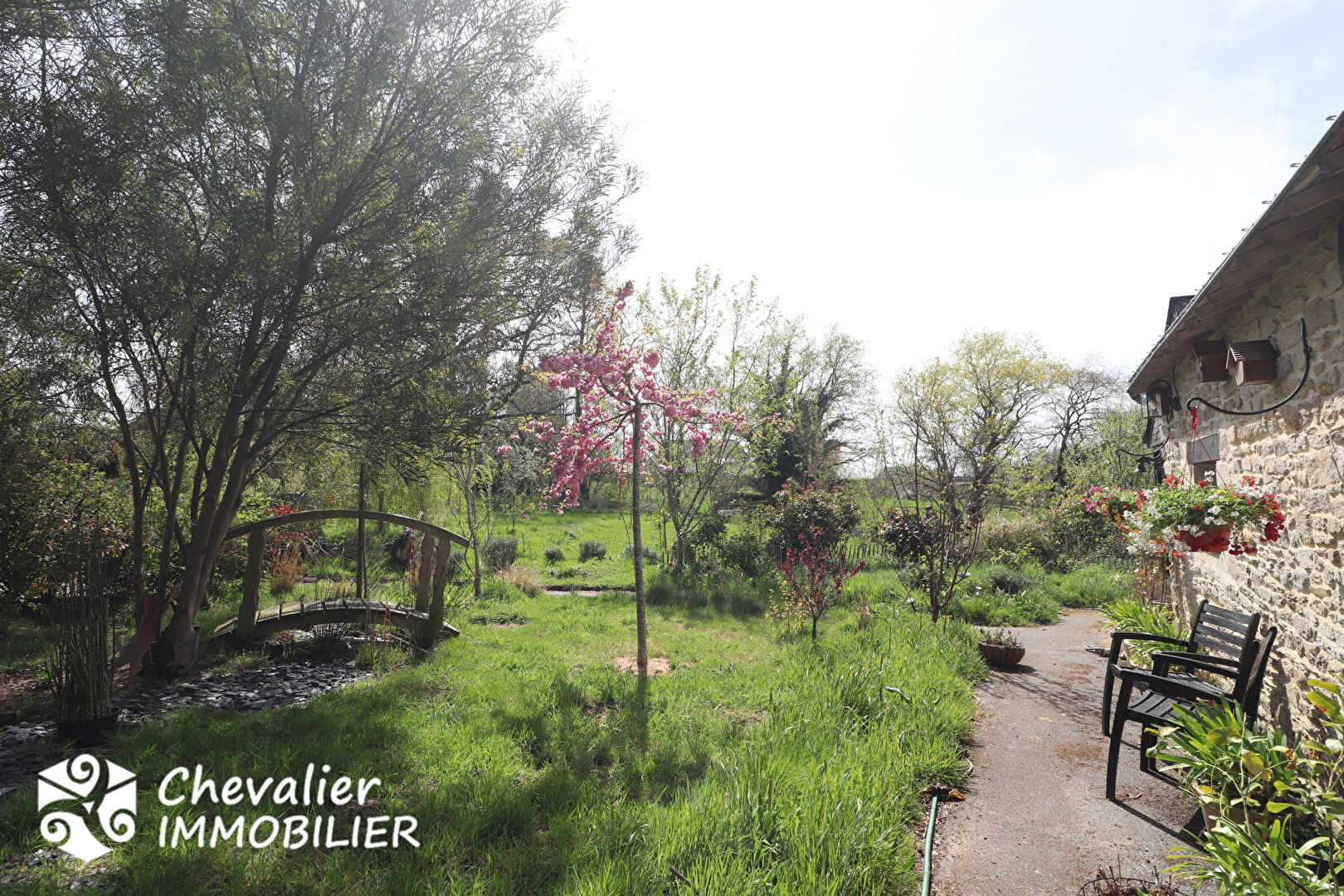 Charmante maison en pierre en campagne Nolféenne