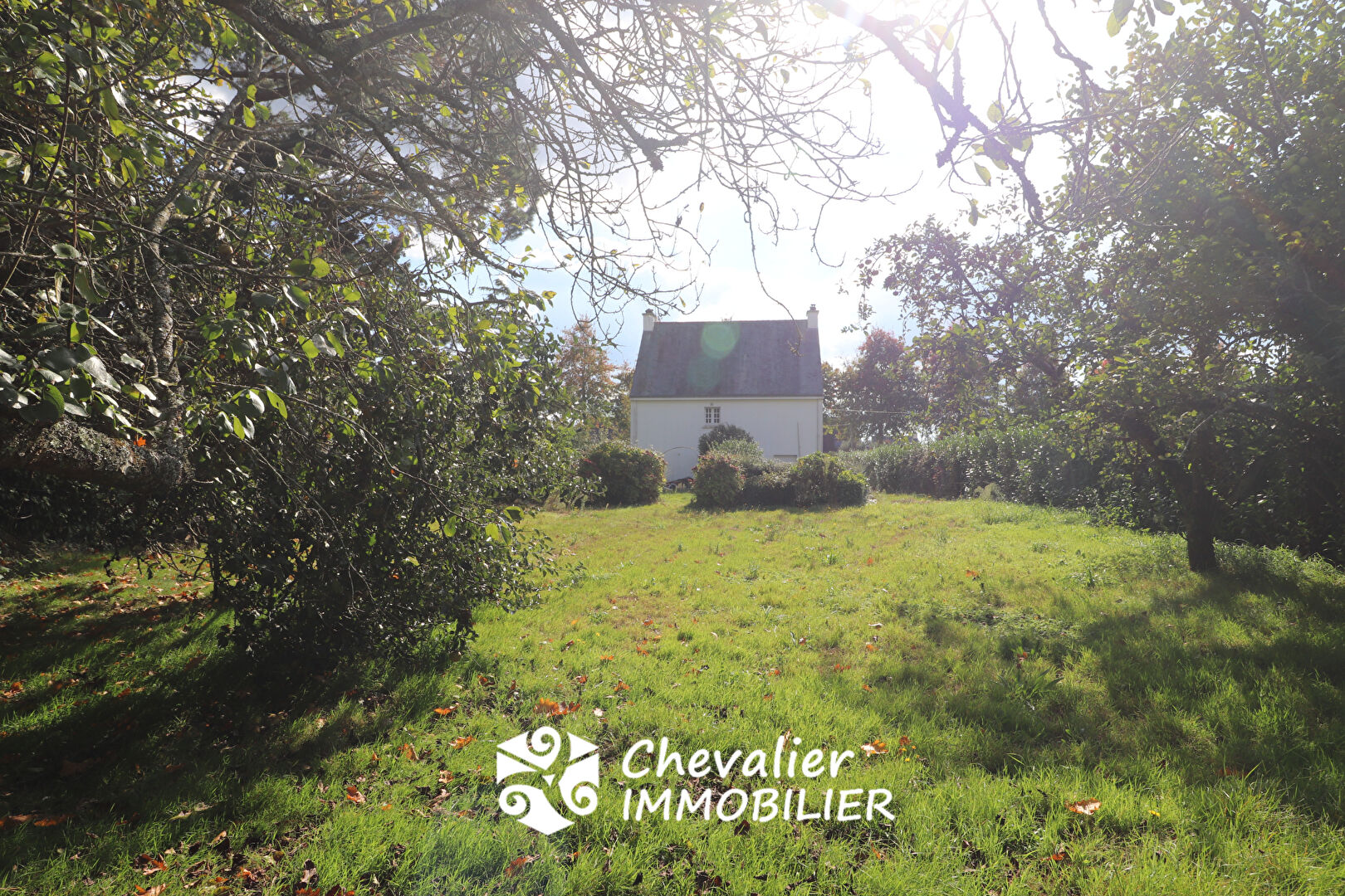 Photo Beau terrain au coeur du joli village de Mériadec image 2/2