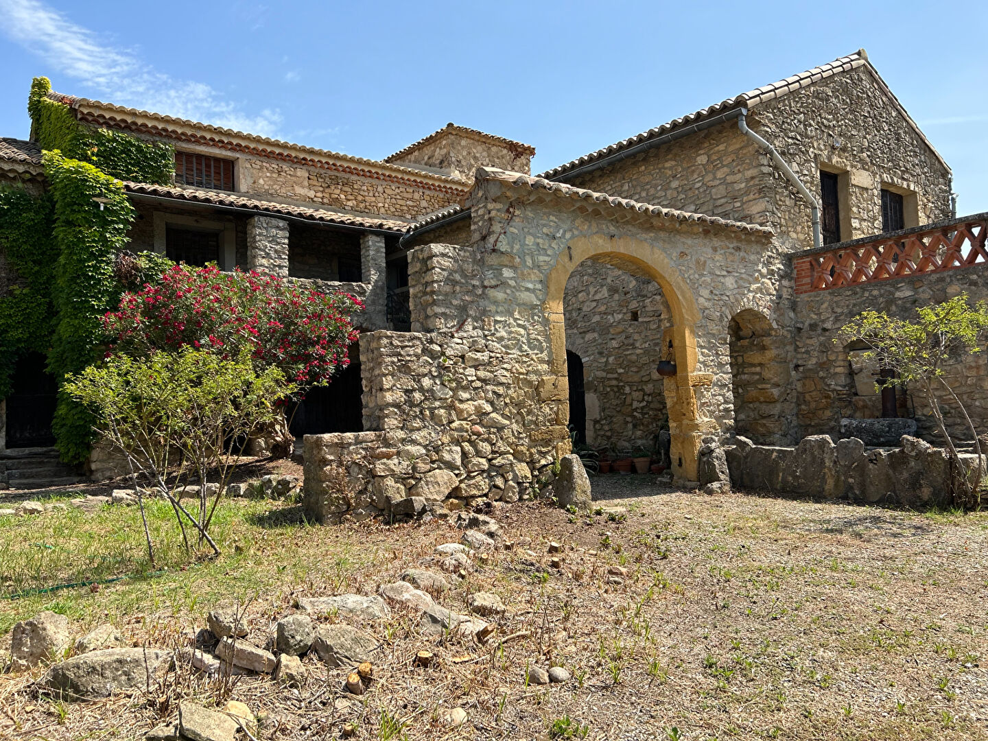Photo EXCLUSIVITE Nord Gard, Carsan, la plus belle propriété viticole à vendre du secteur image 2/6