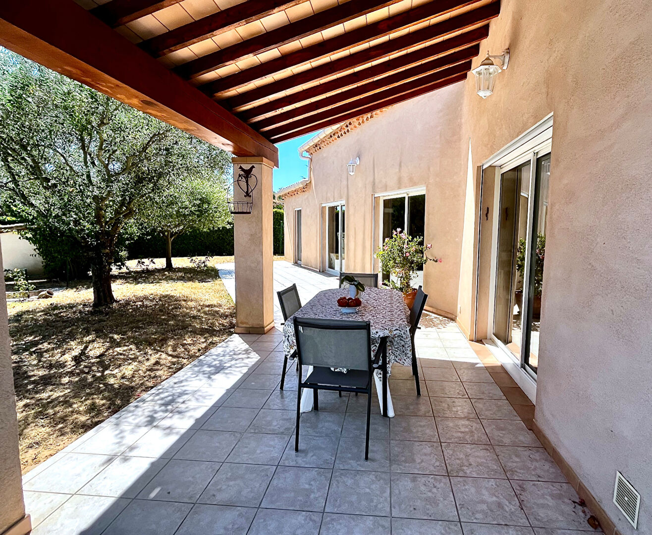 Photo Villa et son gîte - Saint Julien de Peyrolas 5 pièce(s) 167 m2 image 4/6