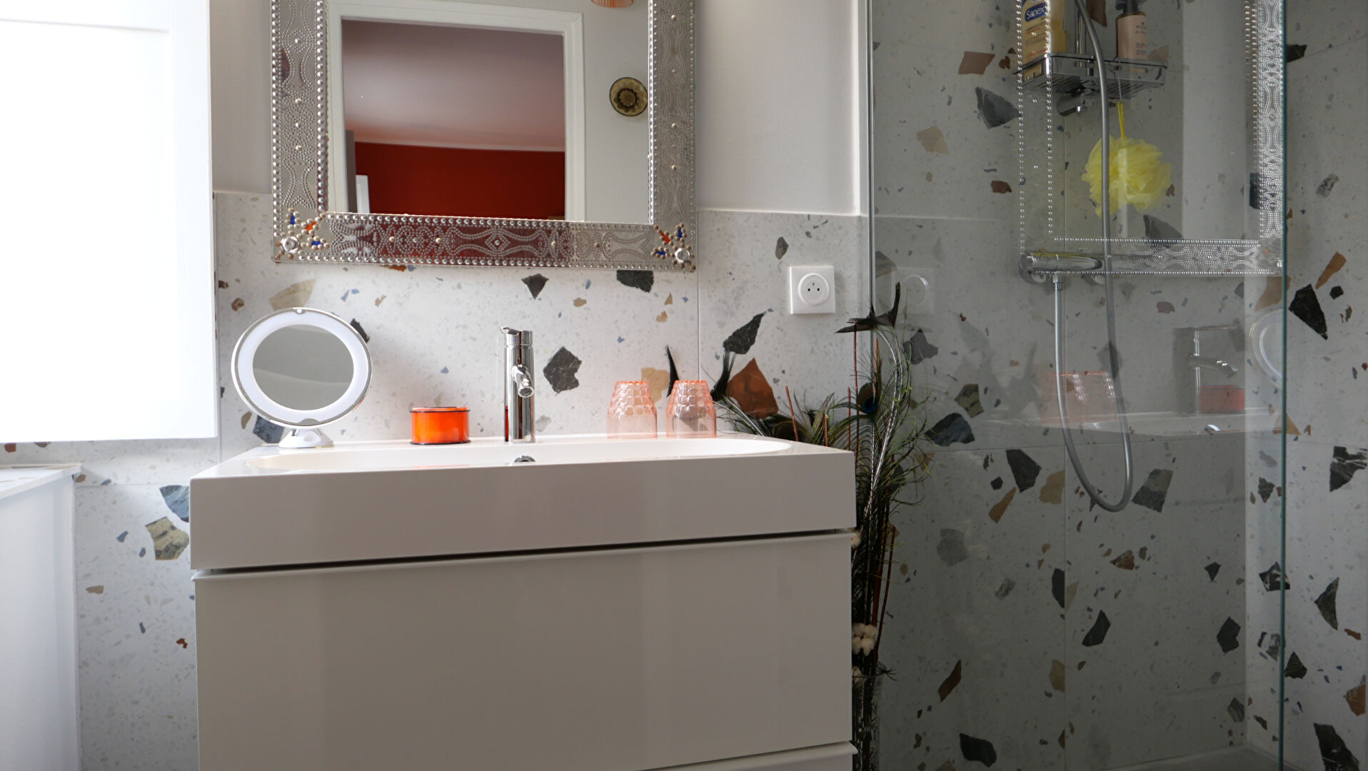 Photo Vivez l'innovation au coeur de Visan ! Dans un mas du 17ème siècle, 1 chambre avec salle d'eau et WC. image 4/6