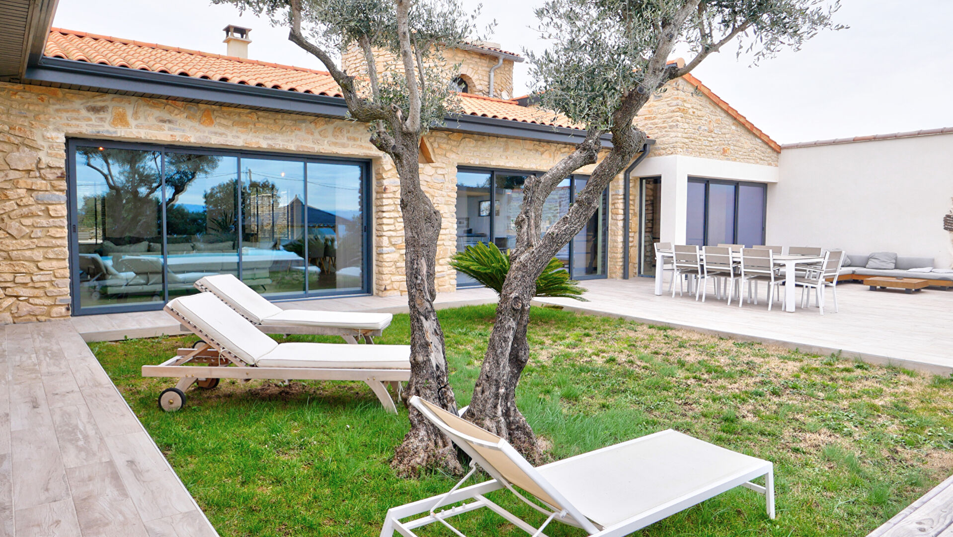 Photo A vendre, sur les hauteurs, vue dégagée  propriété pleine de charme image 3/6