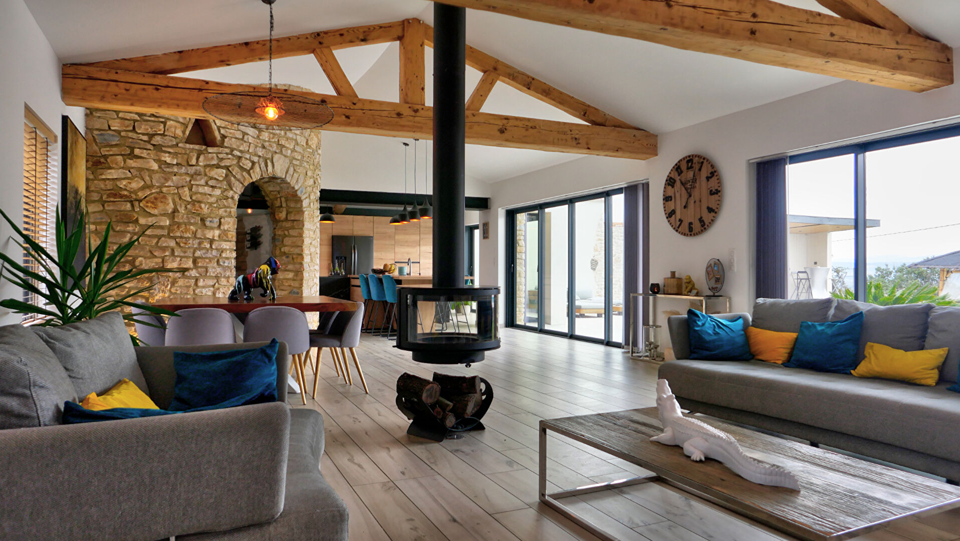 Photo A vendre, sur les hauteurs, vue dégagée  propriété pleine de charme image 4/6