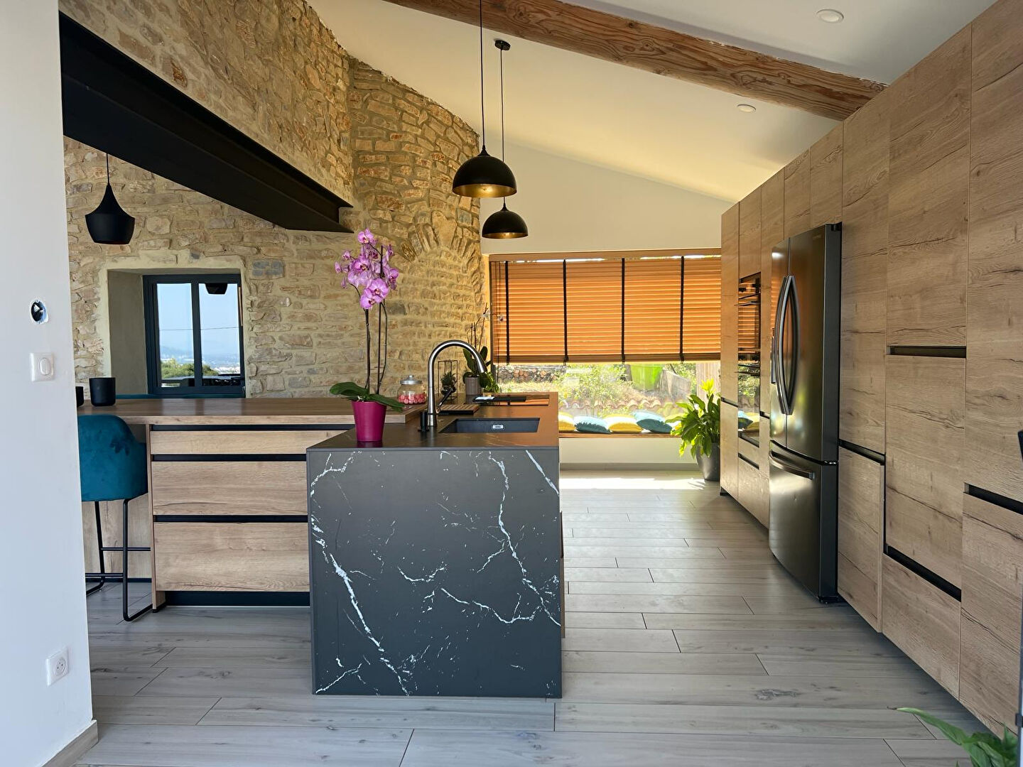 Photo A vendre, sur les hauteurs, vue dégagée  propriété pleine de charme image 5/6