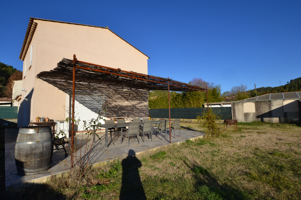 TARADEAU villa type 4 pièces à vendre. Taradeau 83460