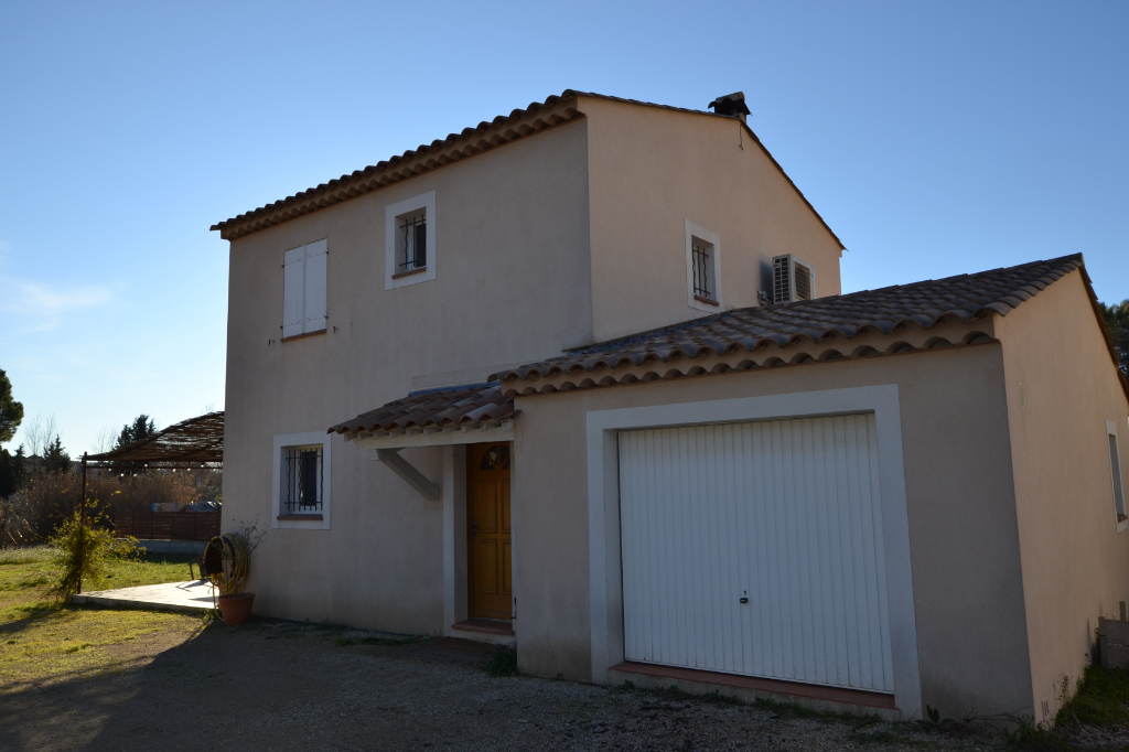 TARADEAU villa type 4 pièces à vendre. Taradeau 83460