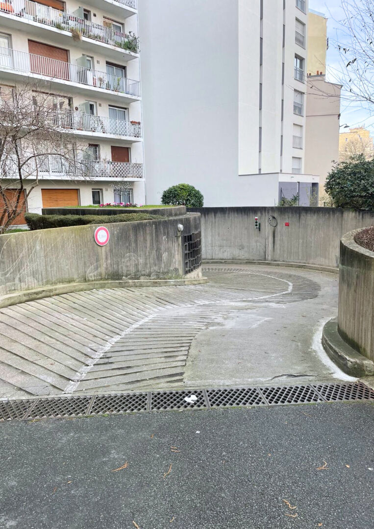 Photo EMPLACEMENT DE PARKING RUE SAINT-AMAND PARIS 15ÈME image 4/4