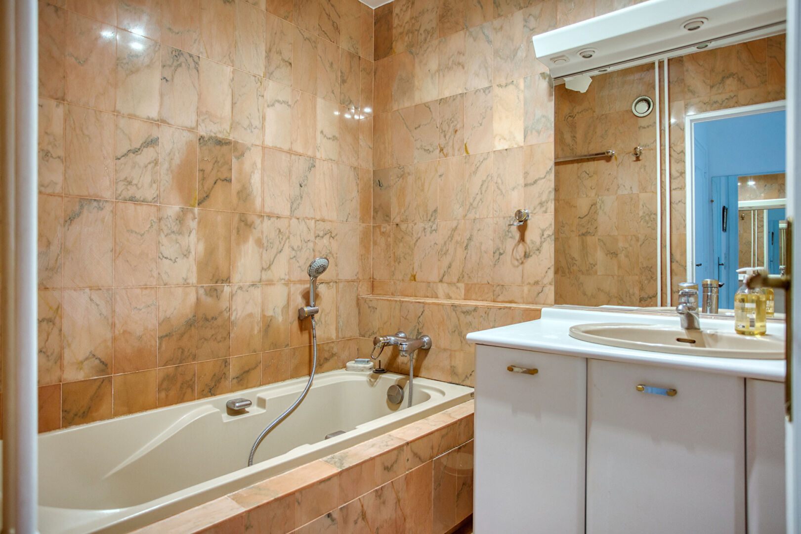 Photo TRES BEAU T3 AVEC BALCON SUR JARDIN image 5/6