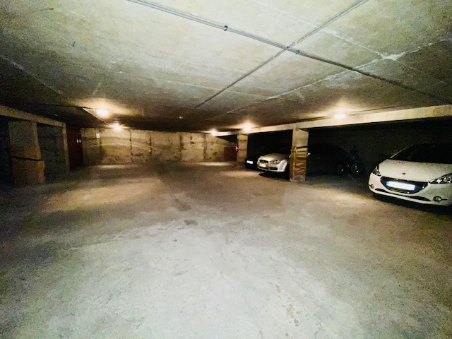 Photo EMPLACEMENT DE PARKING RUE DES ENTREPRENEURS PARIS 15ème image 2/5