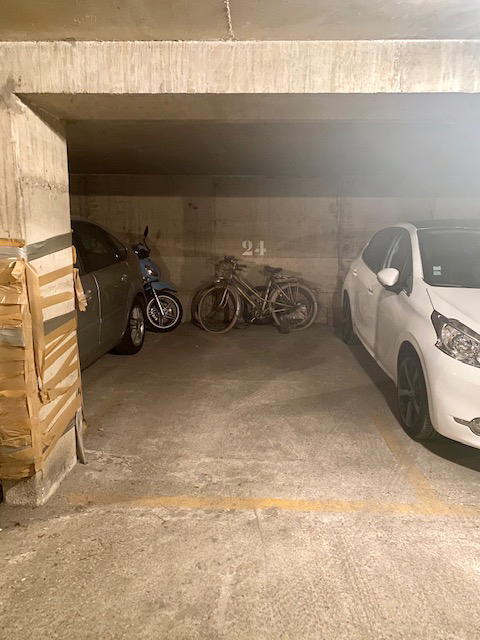 Photo EMPLACEMENT DE PARKING RUE DES ENTREPRENEURS PARIS 15ème image 3/5
