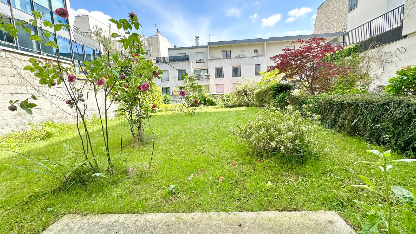 Photo T2 EN ETAGE AU CALME AVEC MAGNIFIQUE JARDIN !! - VAUGIRARD image 1/6