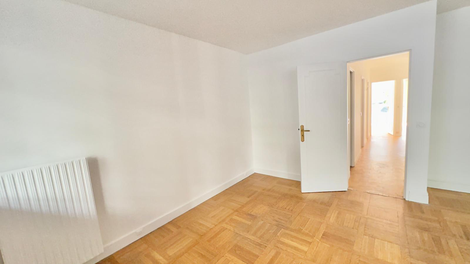 Photo Spacieux T4  traversant avec balcon - VOUILLE LABROUSTE image 5/6