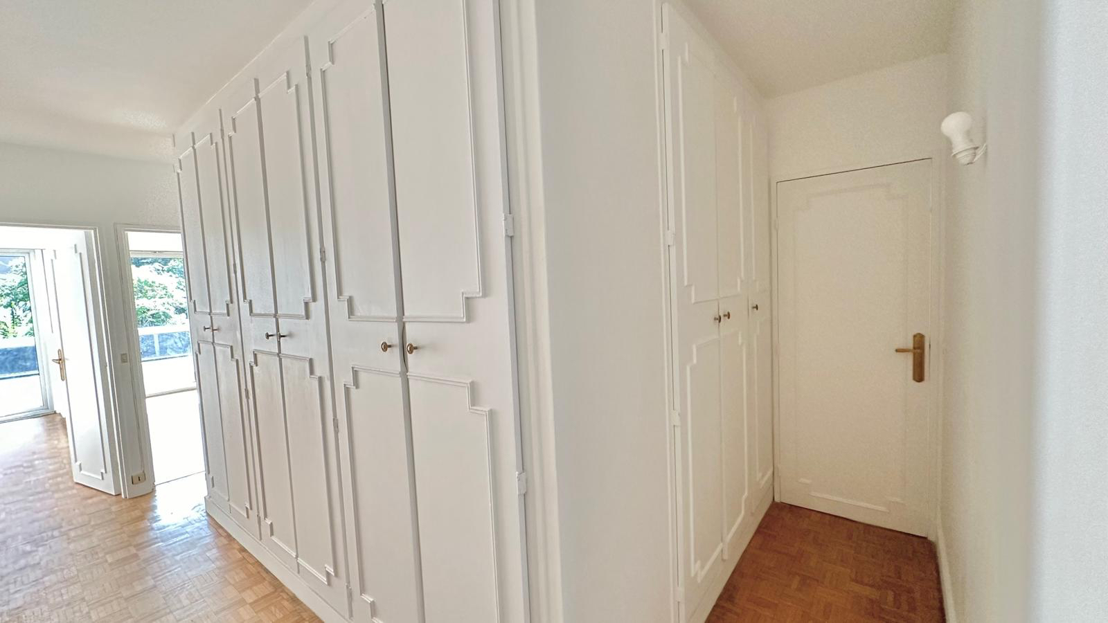 Photo Spacieux T4  traversant avec balcon - VOUILLE LABROUSTE image 6/6