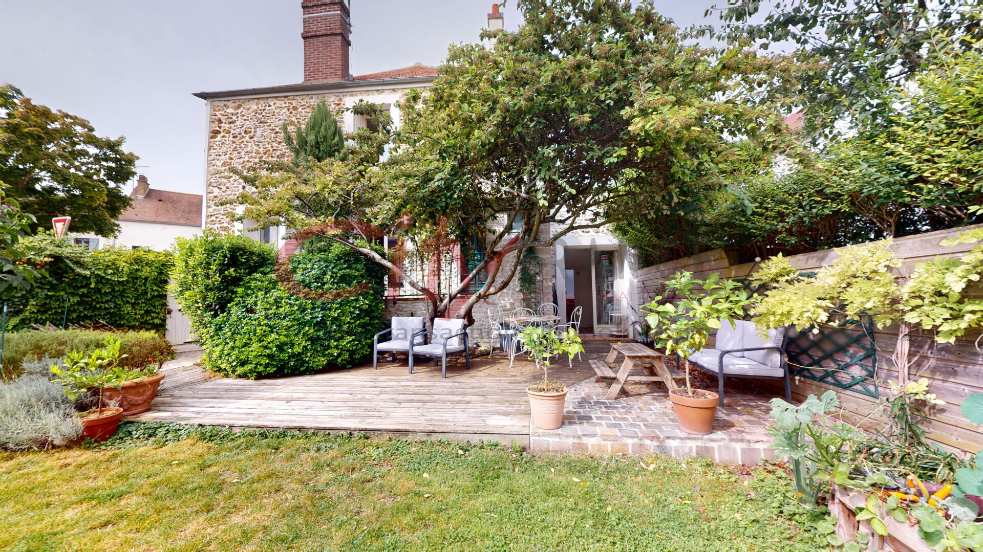 Une maison Rare et Élégante au Coeur de Crespières