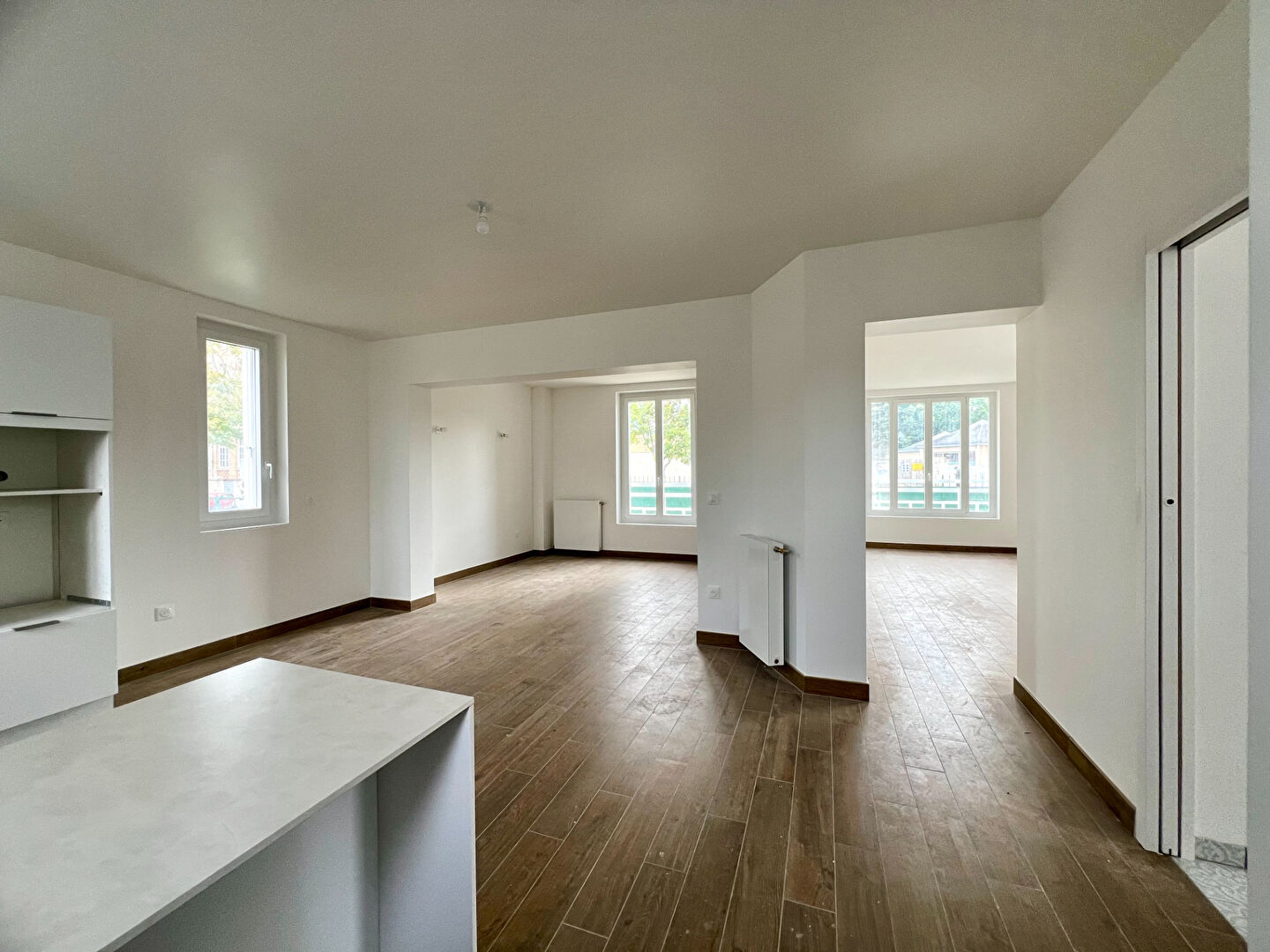 Photo À louer : Maison familiale entièrement rénovée à Saint-Germain-en-Laye (1930) image 2/6