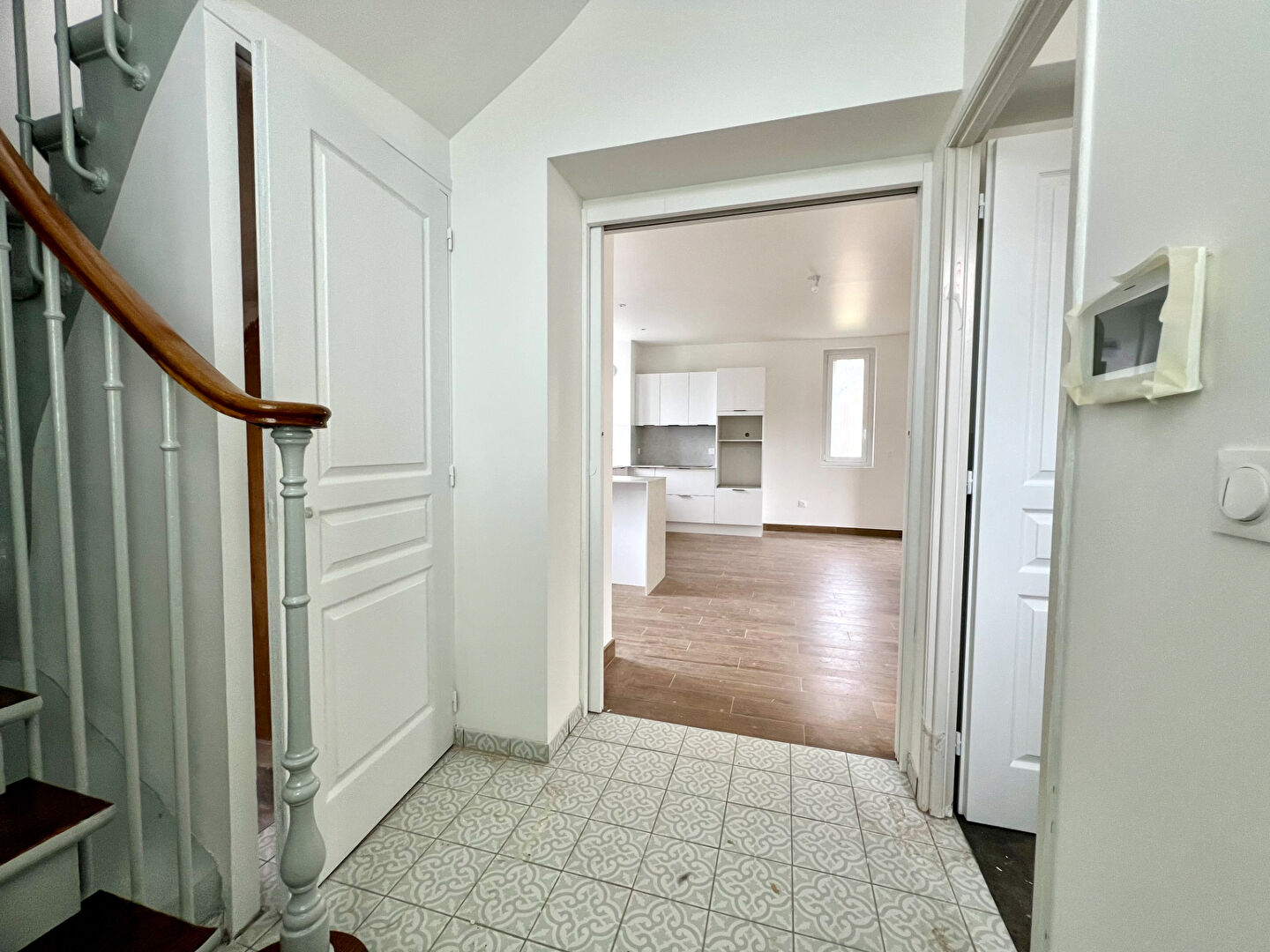 Photo À louer : Maison familiale entièrement rénovée à Saint-Germain-en-Laye (1930) image 5/6