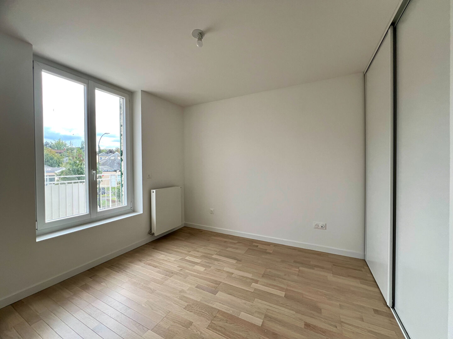 Photo À louer : Maison familiale entièrement rénovée à Saint-Germain-en-Laye (1930) image 6/6