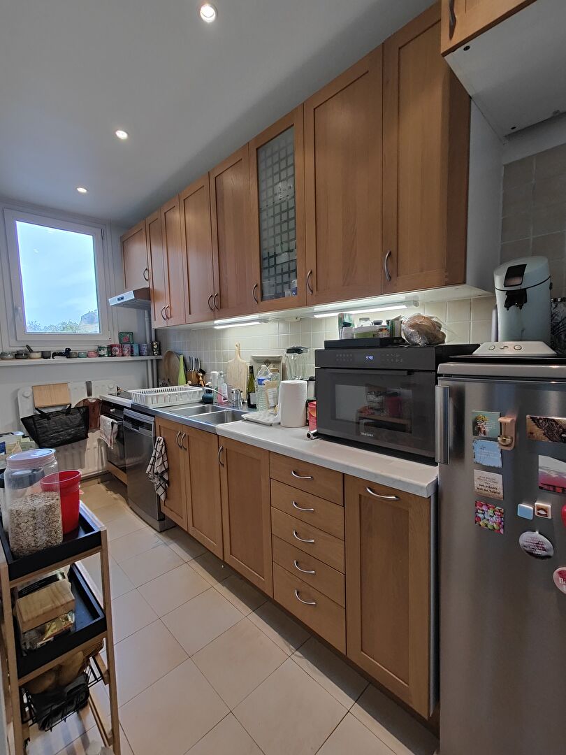 Photo Rare CHAMP DE MARS SUFFREN Appartement familial 3 CHAMBRES avec balcon VUE image 5/6