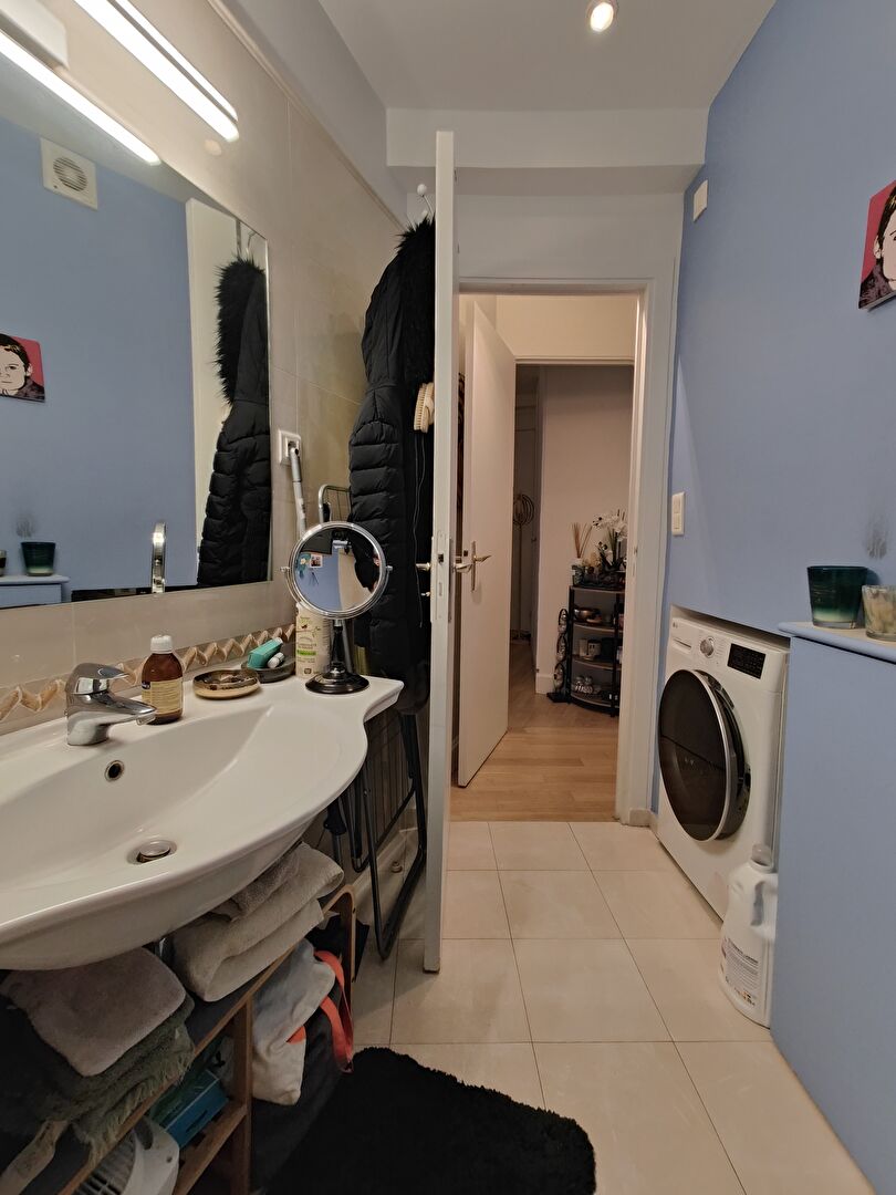 Photo Rare CHAMP DE MARS SUFFREN Appartement familial 3 CHAMBRES avec balcon VUE image 6/6