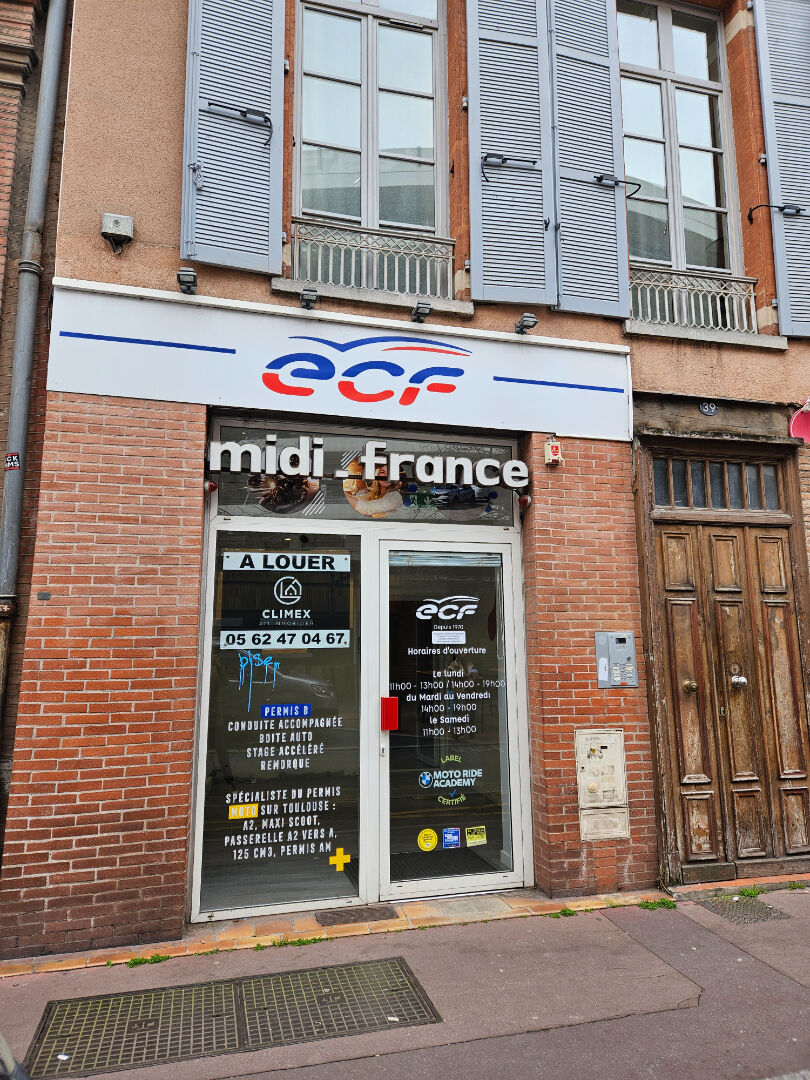 TOULOUSE LOCAL COMMERCIAL 33 M2 PLACE DES CARMES
