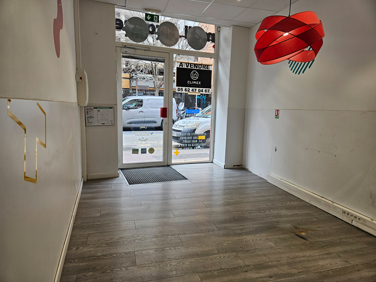 Photo TOULOUSE LOCAL COMMERCIAL 33 M2 PLACE DES CARMES image 2/4