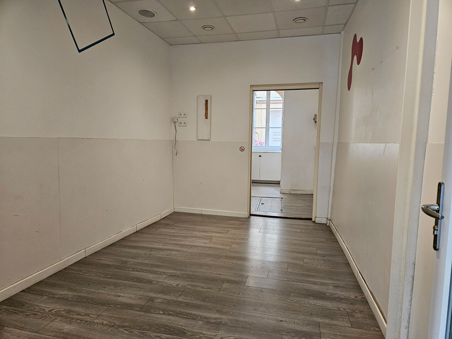 Photo TOULOUSE LOCAL COMMERCIAL 33 M2 PLACE DES CARMES image 3/4