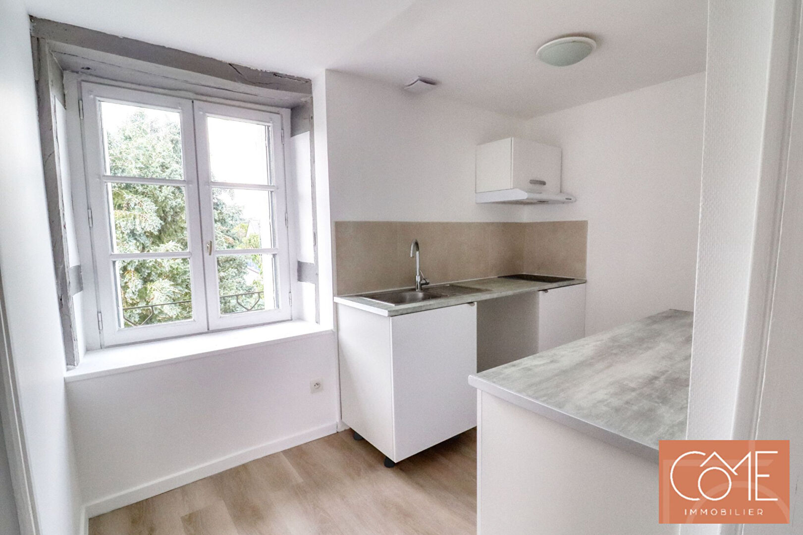 Photo À VENDRE - EN EXCLUSIVITE - 35530 NOYAL SUR VILAINE - IMMEUBLE DE RAPPORT - 240 m² hab - TERRAIN 448 m² - 6 APPARTEMENTS - GARAGE - STATIONNEMENT. image 5/6