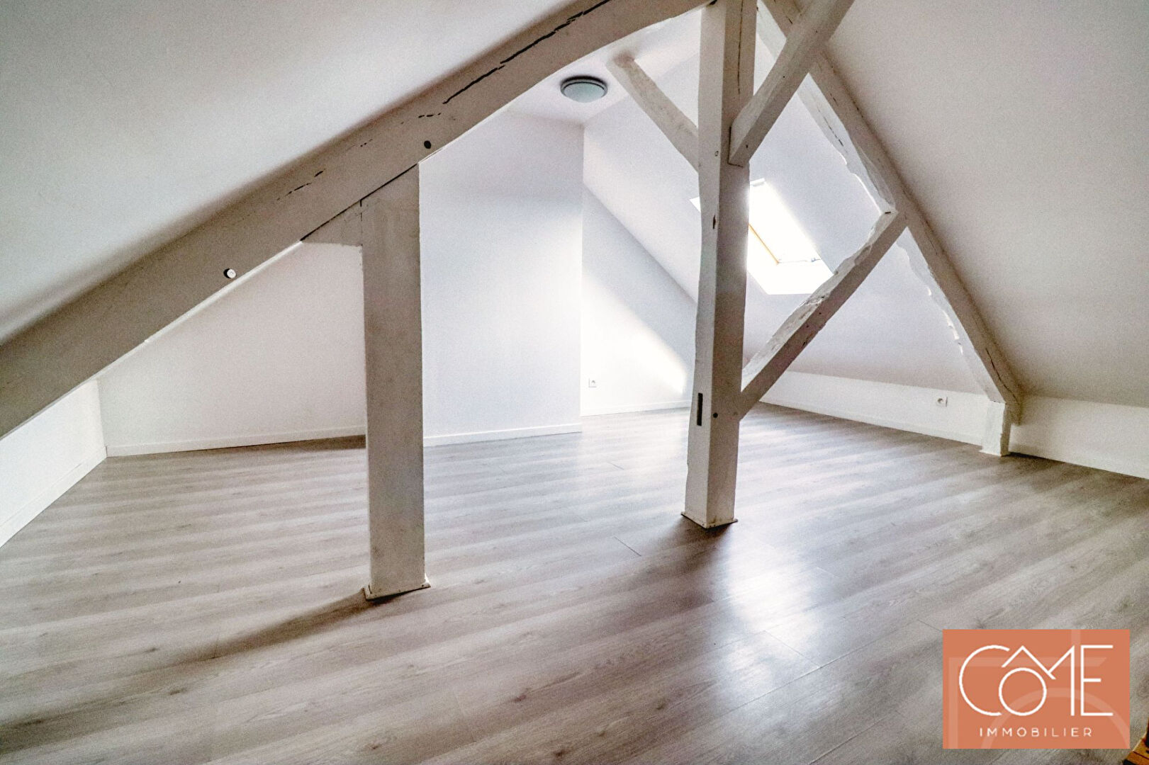 Photo À VENDRE - EN EXCLUSIVITE - 35530 NOYAL SUR VILAINE - IMMEUBLE DE RAPPORT - 240 m² hab - TERRAIN 448 m² - 6 APPARTEMENTS - GARAGE - STATIONNEMENT. image 6/6