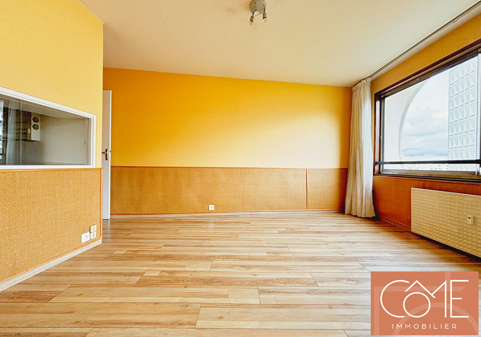 Photo A VENDRE APPARTEMENT T2 - 41,11M² - LES HORIZONS - CAVE - PARKING - 5ème ETAGE - CENTRE VILLE DE RENNES - 35000 - LIBRE D'OCCUPATION image 2/6