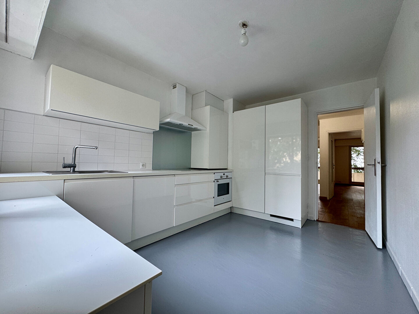 APPARTEMENT T4 AVEC BALCON ET PARKING SECURISE - MAIL FRANCOIS MITTERAND- RENNES