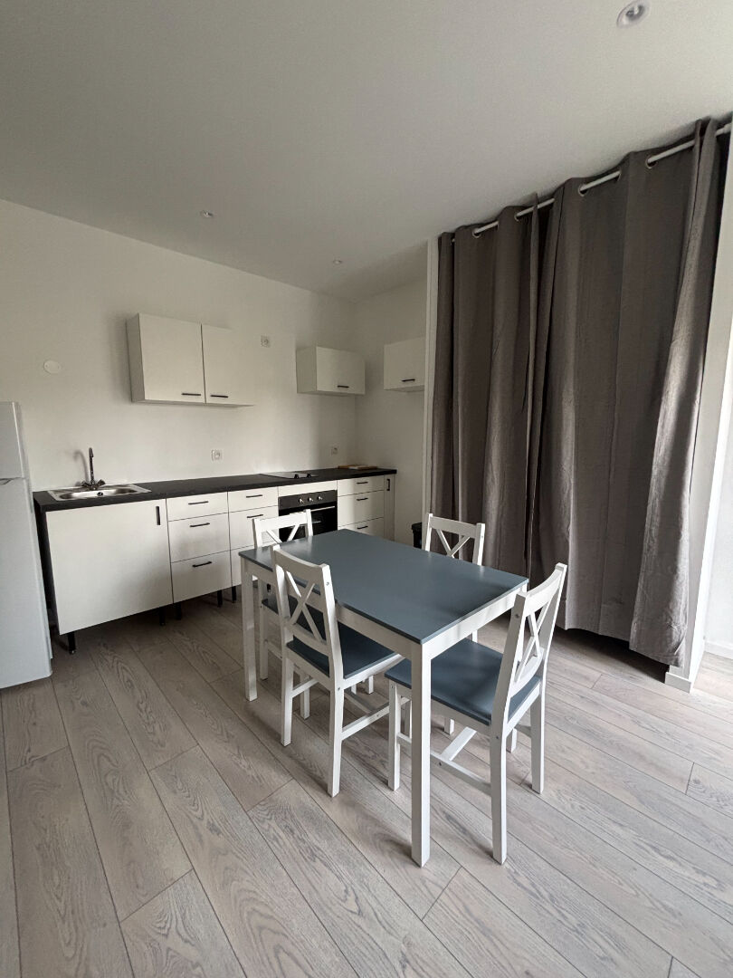 Photo APPARTEMENT TYPE 2 MEUBLE - PLACE DE PARKING - RESIDENCE CALME  - RUE DE CHATEAUGIRON image 2/3