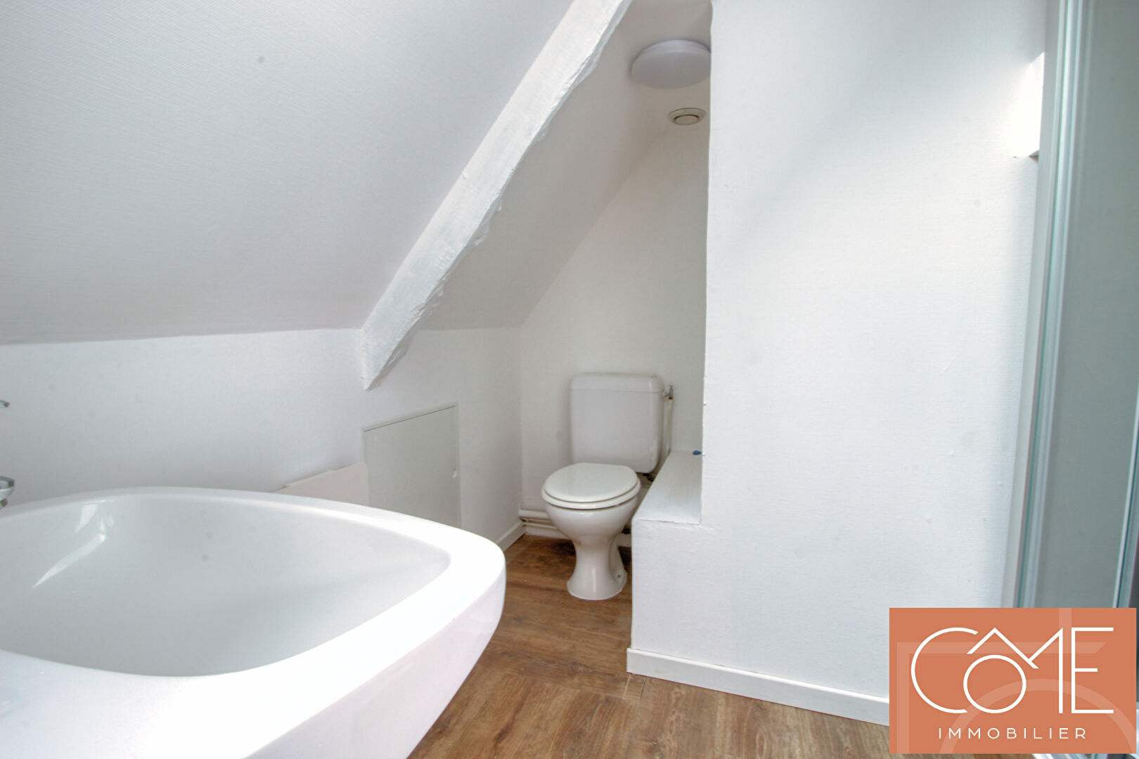 Photo A VENDRE APPARTEMENT T1 BIS - DERNIER ETAGE- 20M² ENV - (40m² env. au sol)  CENTRE HISTORIQUE - PROCHE PLACE HOCHE - 35000 RENNES image 2/5