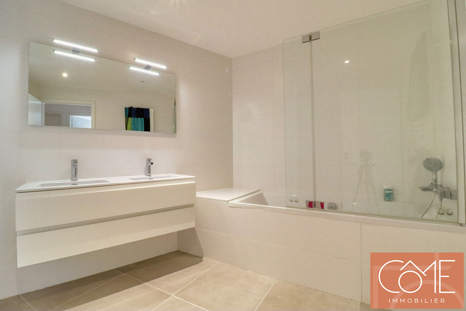 Photo A VENDRE APPARTEMENT D'EXCEPTION - TYPE 4 - 111,93M² - 3 CHAMBRES  CENTRE-VILLE DE RENNES - QUARTIER HÔTEL DIEU - TERRASSE/LOGGIA - GARAGE DOUBLE - CAVES - RÉSIDENCE LE CIPRIANI - 35000 RENNES. image 5/6